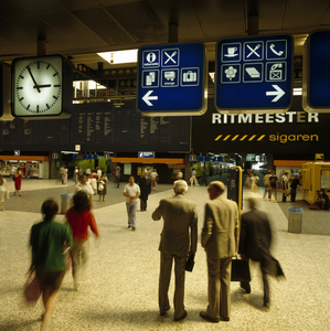 800032 Interieur van het N.S.-station Den Haag C.S. te Den Haag: hal.